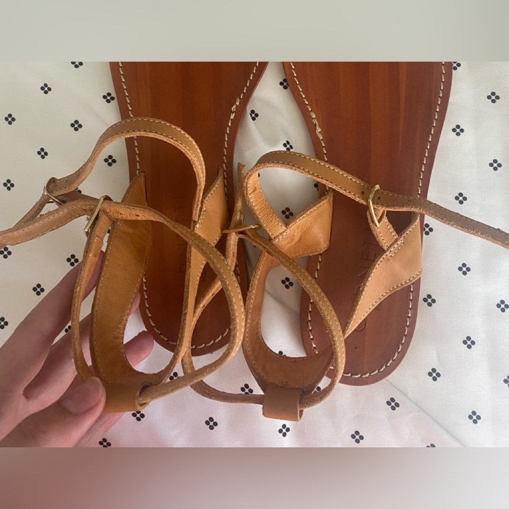 Super pretty summer sandals for sale!!